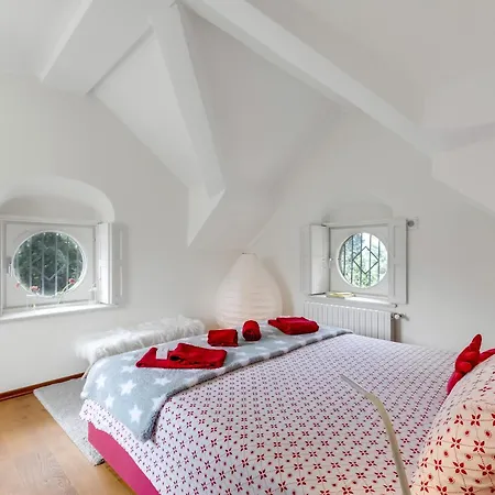 Villa Il Gioiellino: Maggiore With Inside Pool And Sauna